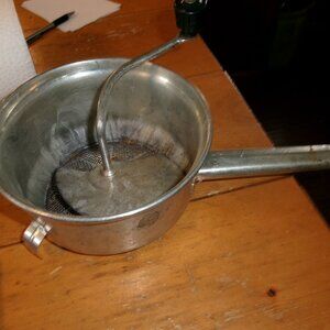 Foley 101 2 cup vtg strainer masher great vintage kitchen tool